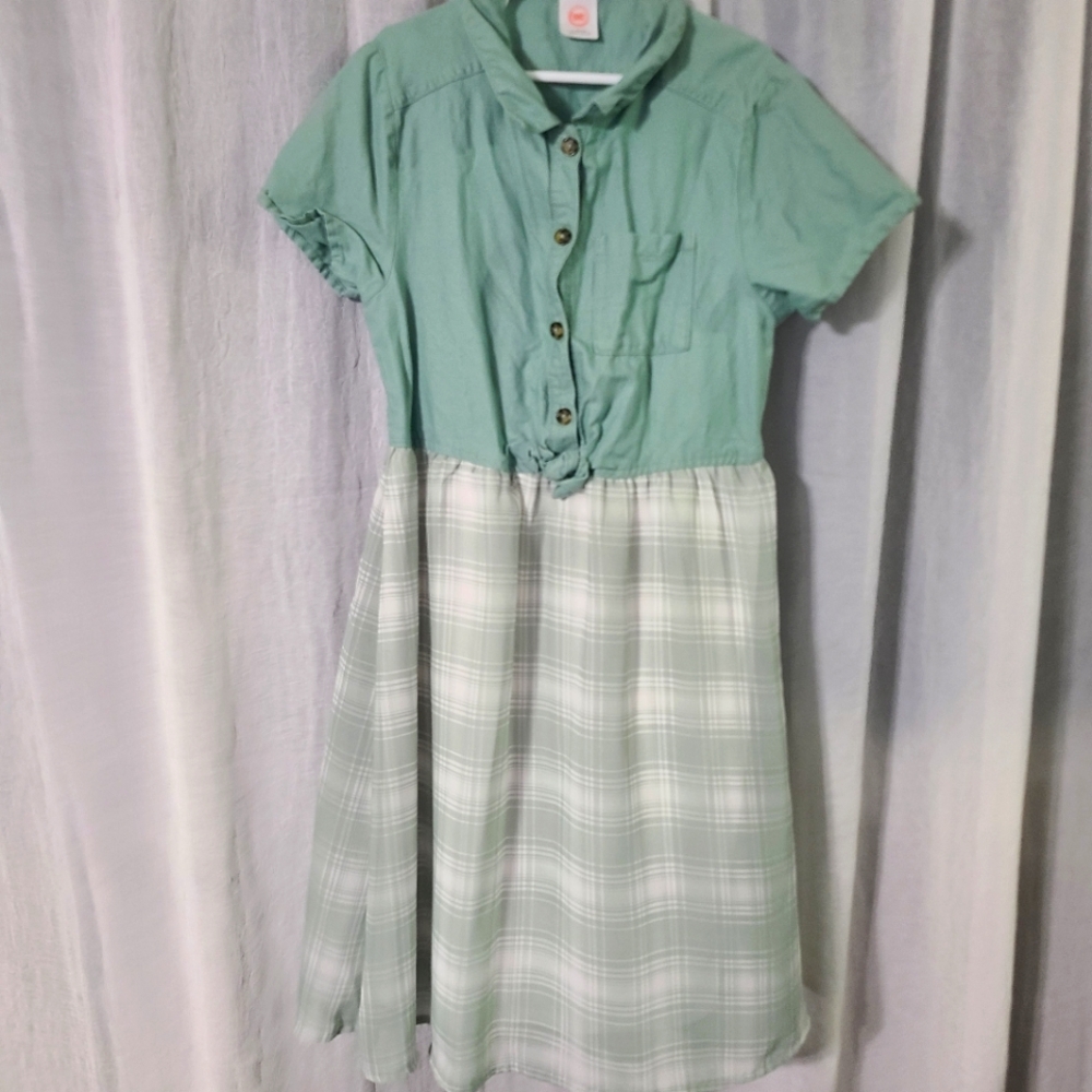 Girls Dress. Green Plaid Size Child Large 10/12